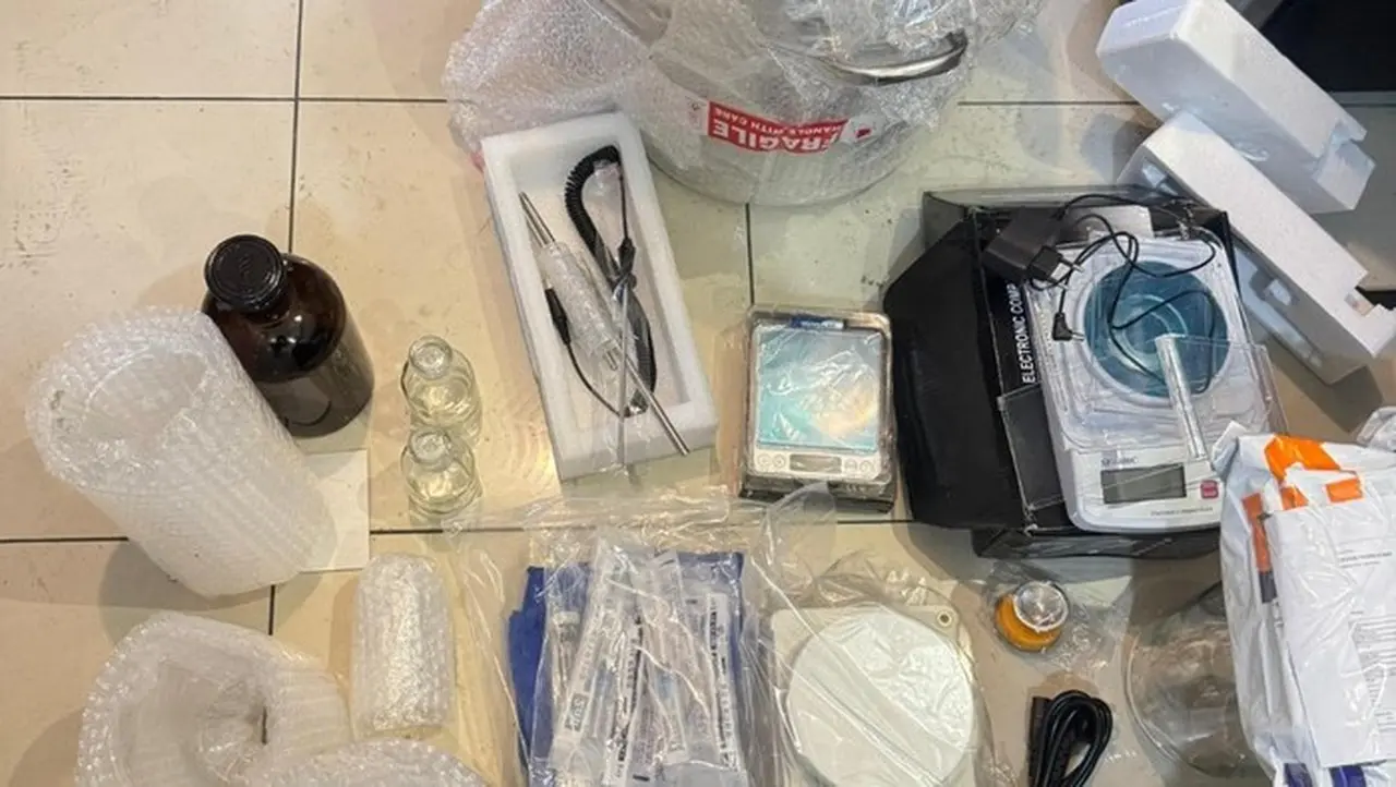 Polisi Bongkar Lab Narkoba Di Apartemen Pluit, Jakarta Utara (foto: Dok. Istimewa)