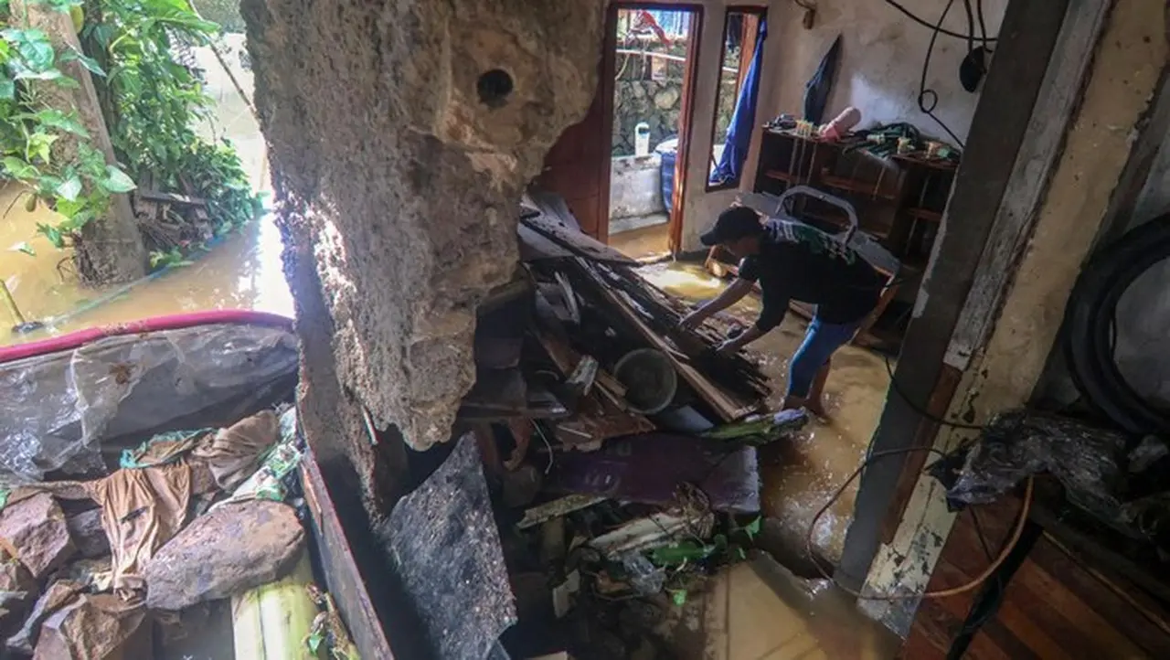 Dampak Bencana Di Bogor (foto: Antara Foto/yulius Satria Wijaya)