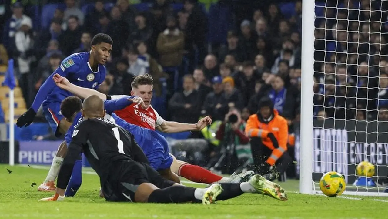 Robert Sanchez Bikin Blunder Saat Chelsea Dikalahkan Arsenal Di Leg Pertama Semifnal Piala Liga Inggris. (foto: Peter Cziborra/action Images Via Reuters)