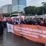 Demo Buruh di Depan DPR: Tuntutan UMP, Pilkada, hingga RUU Ketenagakerjaan
