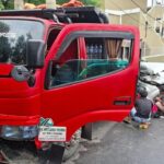 Truk Gagal Menanjak Mundur Tabrak Fortuner Hingga Ringsek di Depok