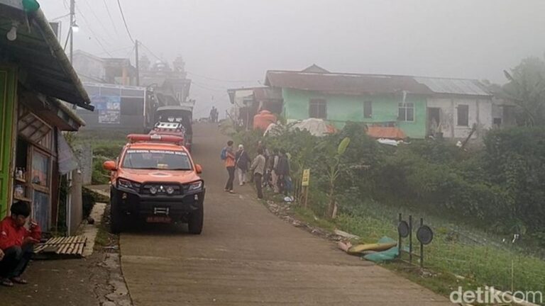 Evakuasi Jasad Syafiq Ali di Gunung Slamet Dilanjutkan di Tengah Badai