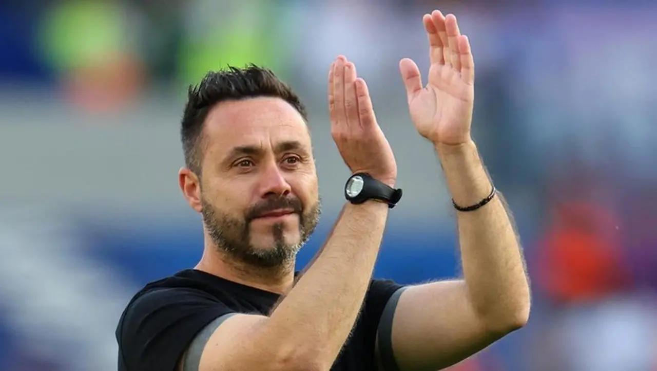 Roberto De Zerbi Direkomendasikan Rio Ferdinand Melatih Man United. (foto: Reuters/toby Melville)