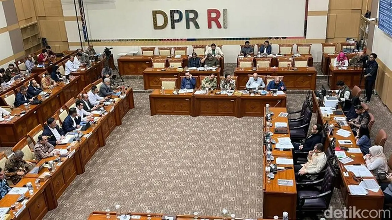 Rdp Dan Rdpu Komisi Iii Dpr Ri Dengan Kabareskrim Serta Paguyuban Lender Dana Syariah Indonesia Di Komisi Iii Dpr, Senayan, Jakarta. (dwi R/detikcom)