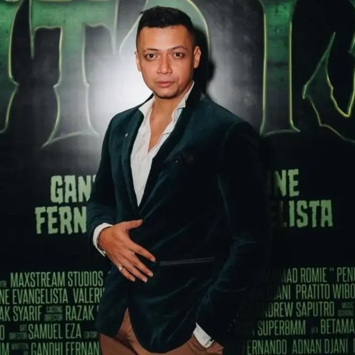 Adnan Djani Debut Akting dan Produseri Film Horor Mitologi ‘Penunggu Rumah: Buto Ijo’