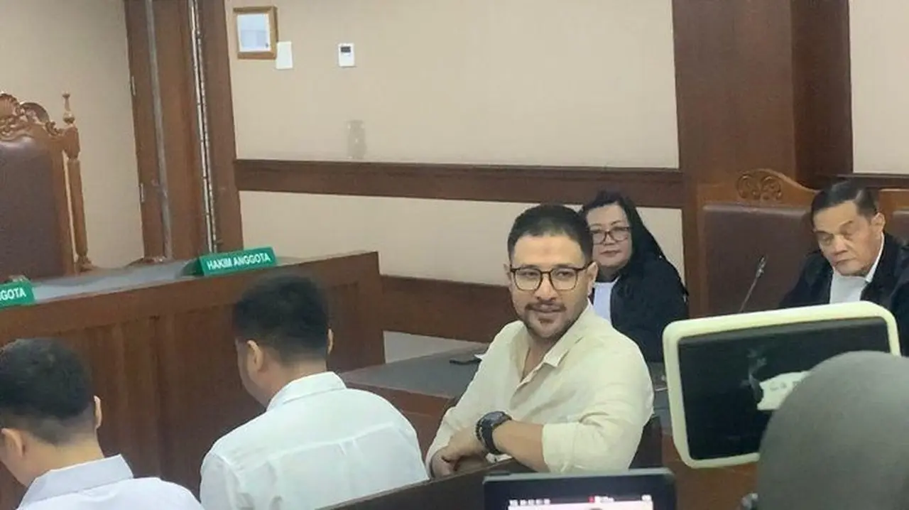 Jaksa Membacakan Bukti Percakapan Digital Antara Terdakwa Kasus Penjualan Narkotika Di Dalam Rutan Salemba, Muhammad Amar Akbar Alias Ammar Zoni, Dengan Kekasihnya, Dr Kamelia. (mulia Budi/detikcom)