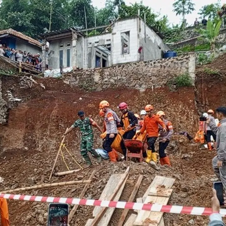 Tanah Longsor di Jatinangor Sumedang, 4 Pekerja Tewas Tertimbun