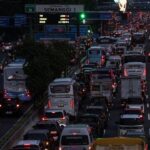 Macet di Tol Keluar Jakarta Jelang Long Weekend, Jasa Marga Ungkap Titik Kepadatan