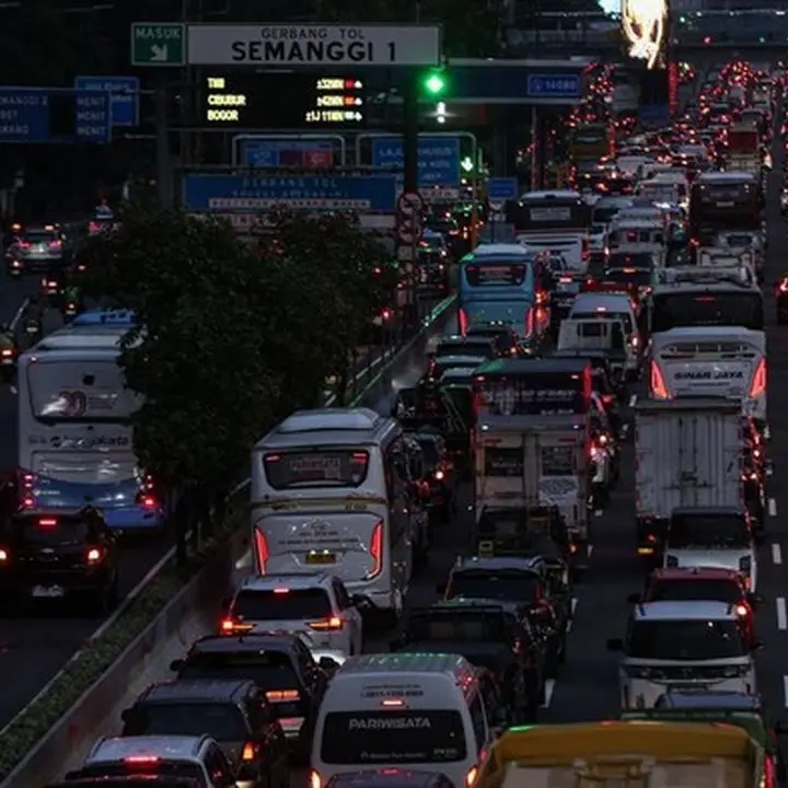 Macet di Tol Keluar Jakarta Jelang Long Weekend, Jasa Marga Ungkap Titik Kepadatan