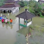 Banjir Pati: Jenazah Warsono Diantar Perahu ke Pemakaman Akibat Luapan Sungai