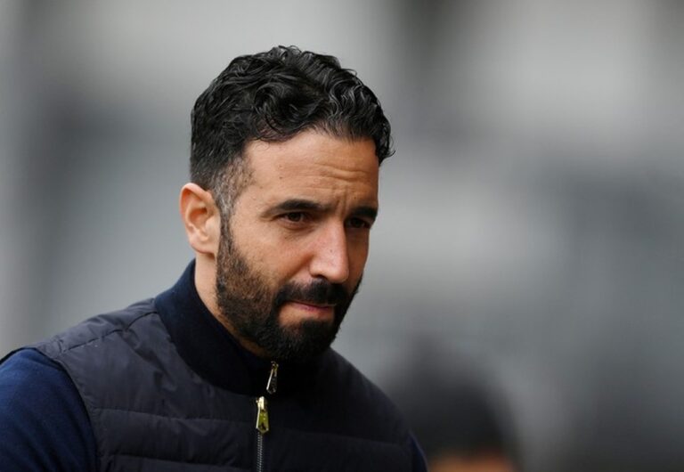 Dipecat Manchester United, Ruben Amorim Bungkam Saat Dicegat Awak Media di Portugal