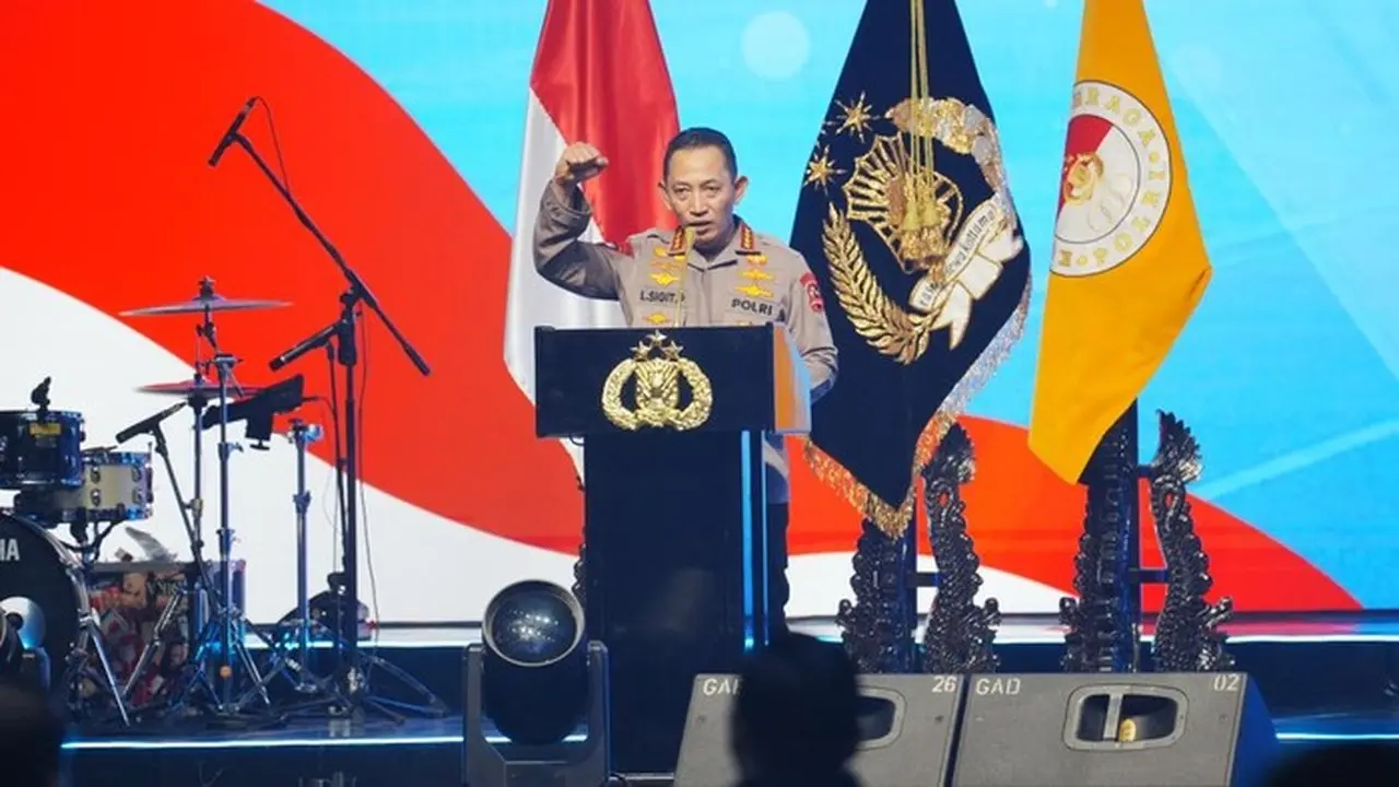 Kapolri Jenderal Listyo Sigit Prabowo Memberikan Penghargaan Untuk Peraih Medali Sea Games (foto: Dok. Istimewa)