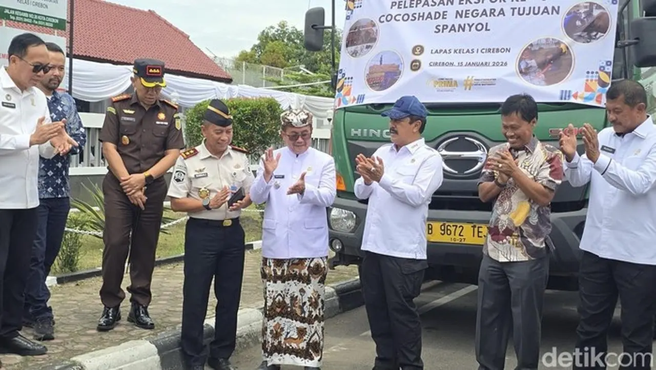 Menteri Imipas Agus Andrianto Melepas Ekspor Coco Shade Hasil Karya Napi Cirebon Ke Spanyol. (audrey Santoso/detikcom)