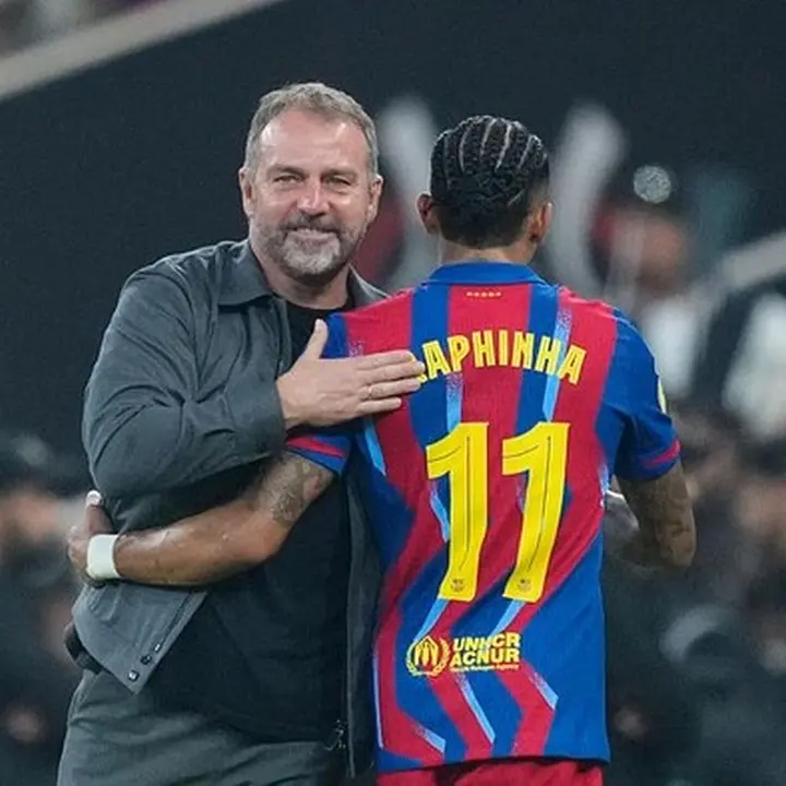 Raphinha Ungkap Alasan Bertahan di Barcelona Berkat Hansi Flick