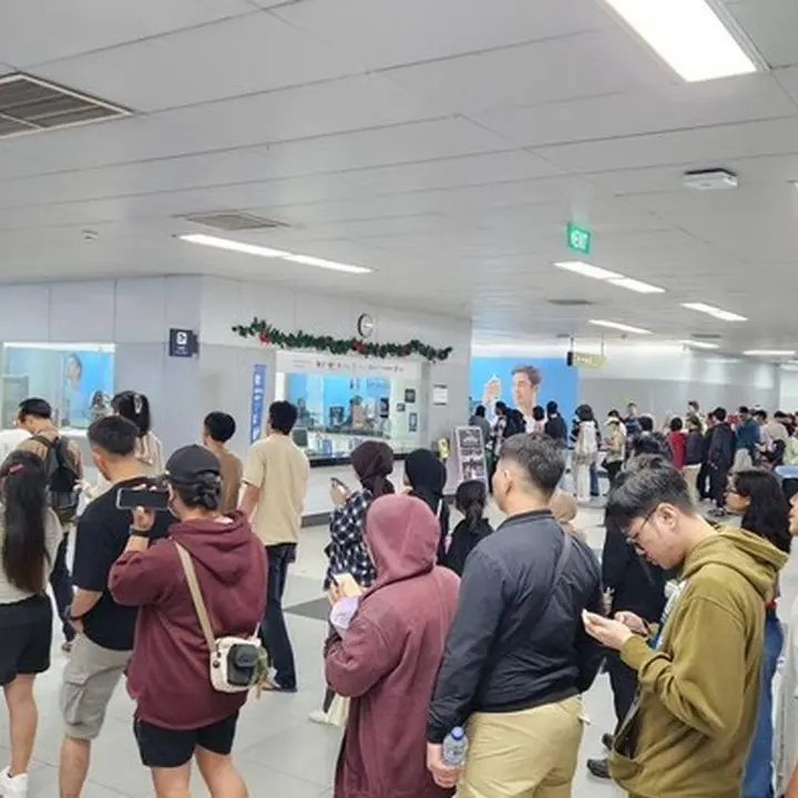 Usai Pesta Kembang Api, Stasiun MRT Bundaran HI Dipadati Ribuan Penumpang Dini Hari