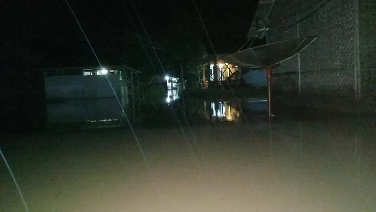 Foto: Kondisi Banjir Di Kecamatan Patia, Pandeglang, Pada Kamis (15/1) Malam (aris/detikcom)