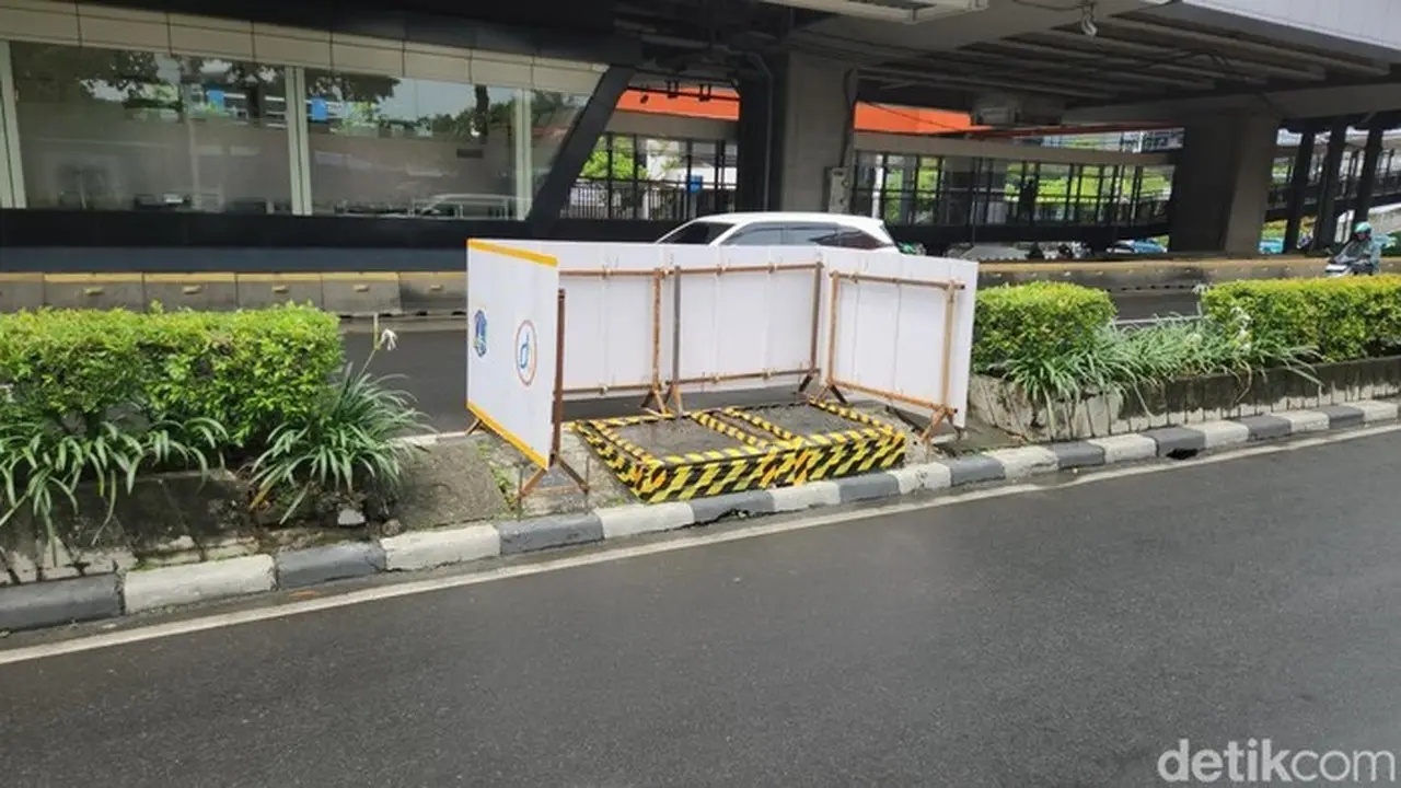 Foto: Tiang Monorel Di Rasuna Said Yang Sudah Dibongkar. (adrial/detikcom)