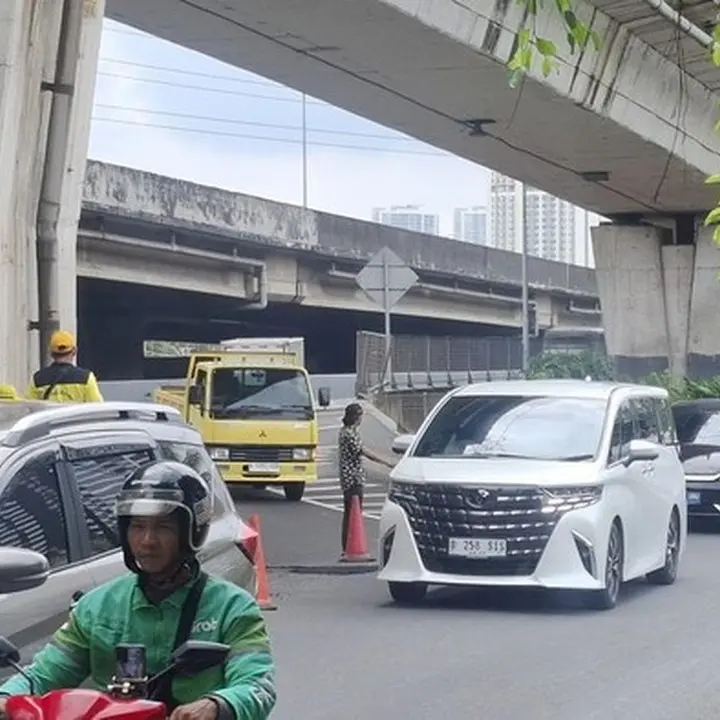Exit Tol Rawa Buaya Kembali Dibuka Usai 6 ‘Pak Ogah’ Diamankan Polisi