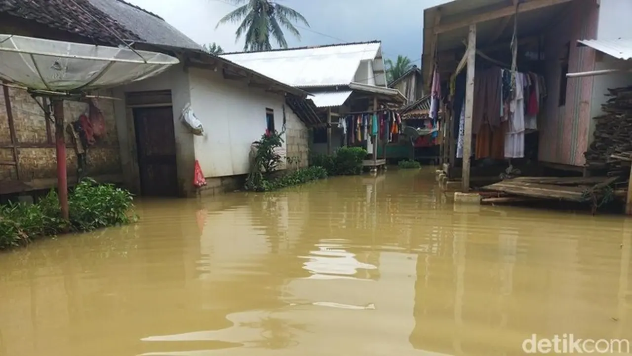 Foto: Sudah Hampir Satu Pekan Banjir Di Kecamatan Patia Dan Pagelaran, Kabupaten Pandeglang Belum Surut (aris/detikcom).