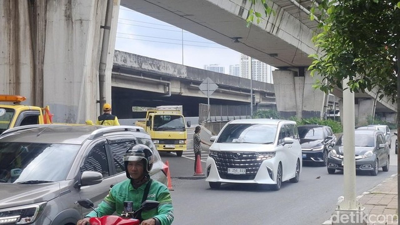 Warga Keluhkan Pak Ogah di Tol Rawa Buaya, Desak Dishub dan Satpol PP Turun Tangan