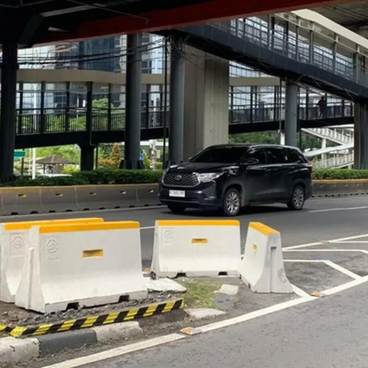 Dua Tiang Monorel di Rasuna Said Dibongkar, Bekas Beton Ditutupi Lakban Kuning-Hitam