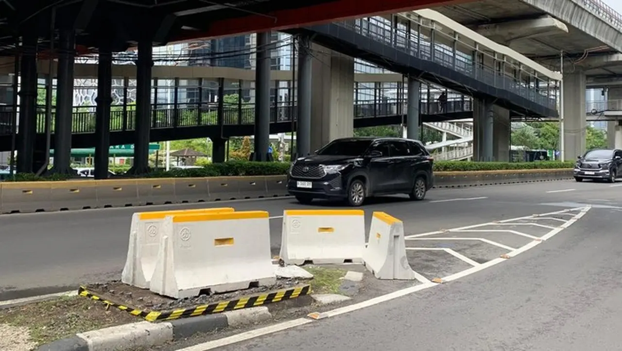 Dua Tiang Monorel Di Jalan Rasuna Said, Jakarta Selatan, Sudah Dibongkar. (mulia/detikcom)