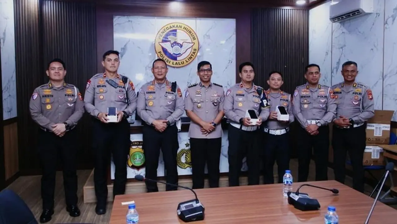 Korlantas Polri Mulai Mengoperasikan 40 Unit E Tle Handheld Presisi Di Wilayah Hukum Polda Metro Jaya. (foto: Dok. Istimewa)