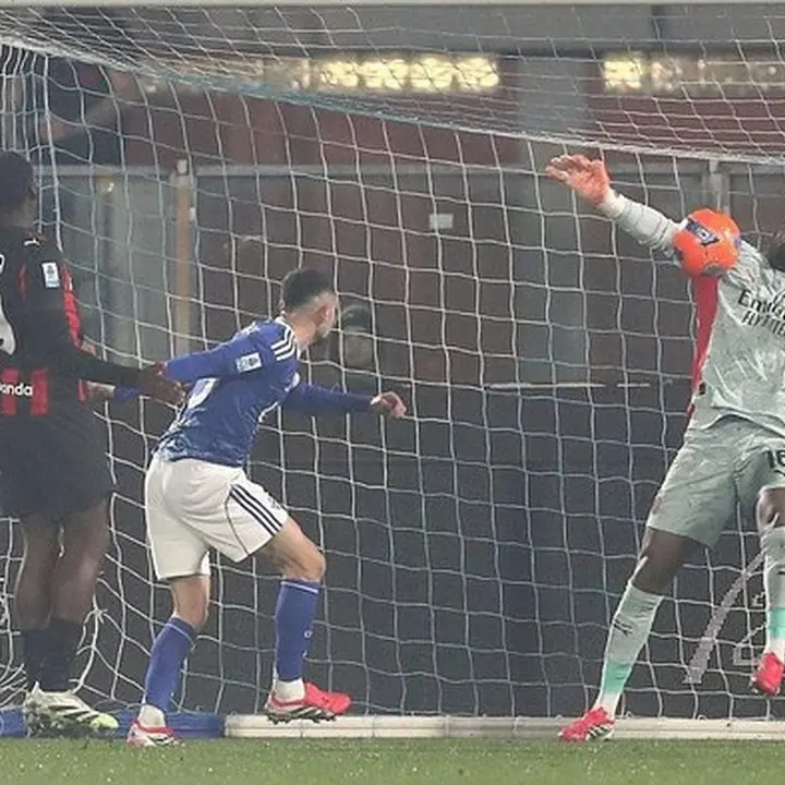 Kiper Sakti Maignan Selamatkan AC Milan dari Kekalahan di Markas Como