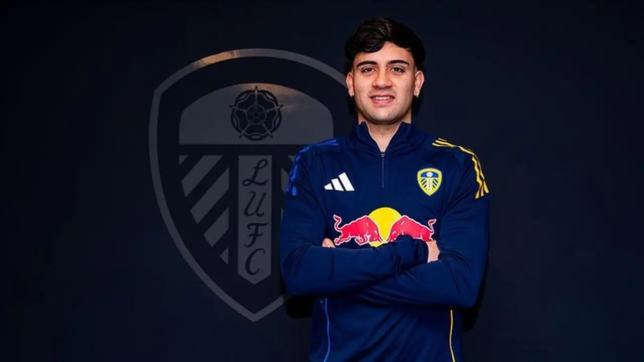 Facundo Buonanotte Resmi Bergabung Dengan Leeds United. Foto: Leeds United Via Getty Images/malcolm Bryce