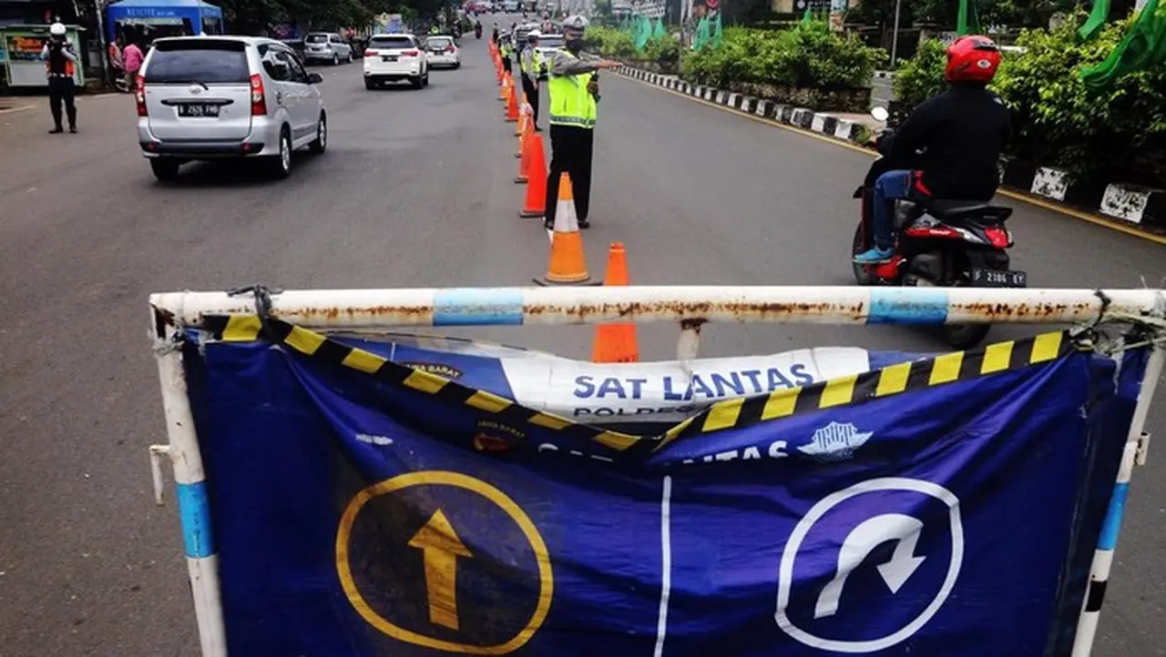 Foto: Antisipasi Macet, Gage Diberlakukan Di Jalur Puncak (antara Foto/yulius Satria Wijaya)