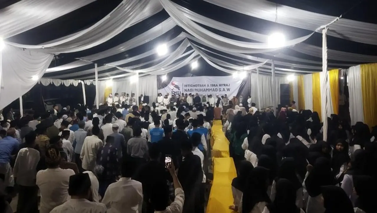 Foto: Psi Banten Menggelar Istighosah Dan Peringatan Isra Miraj Di Pandeglang (aris Rivaldo/detikcom)