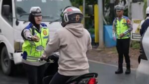 Polisi Intensifkan Penertiban Pengendara Lawan Arah di Jalan Lebak Bulus Setiap Hari