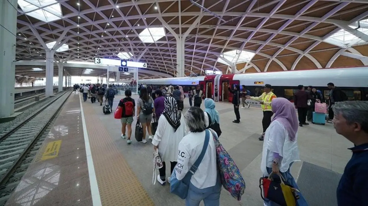Penumpang Kereta Cepat Jakarta Bandung (foto: Dok. Pt Kcic)