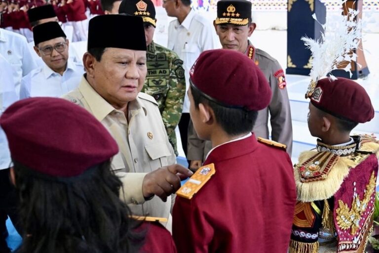 Presiden Prabowo Beri Beasiswa Luar Negeri untuk Siswa Sekolah Rakyat Fasih Bahasa Inggris