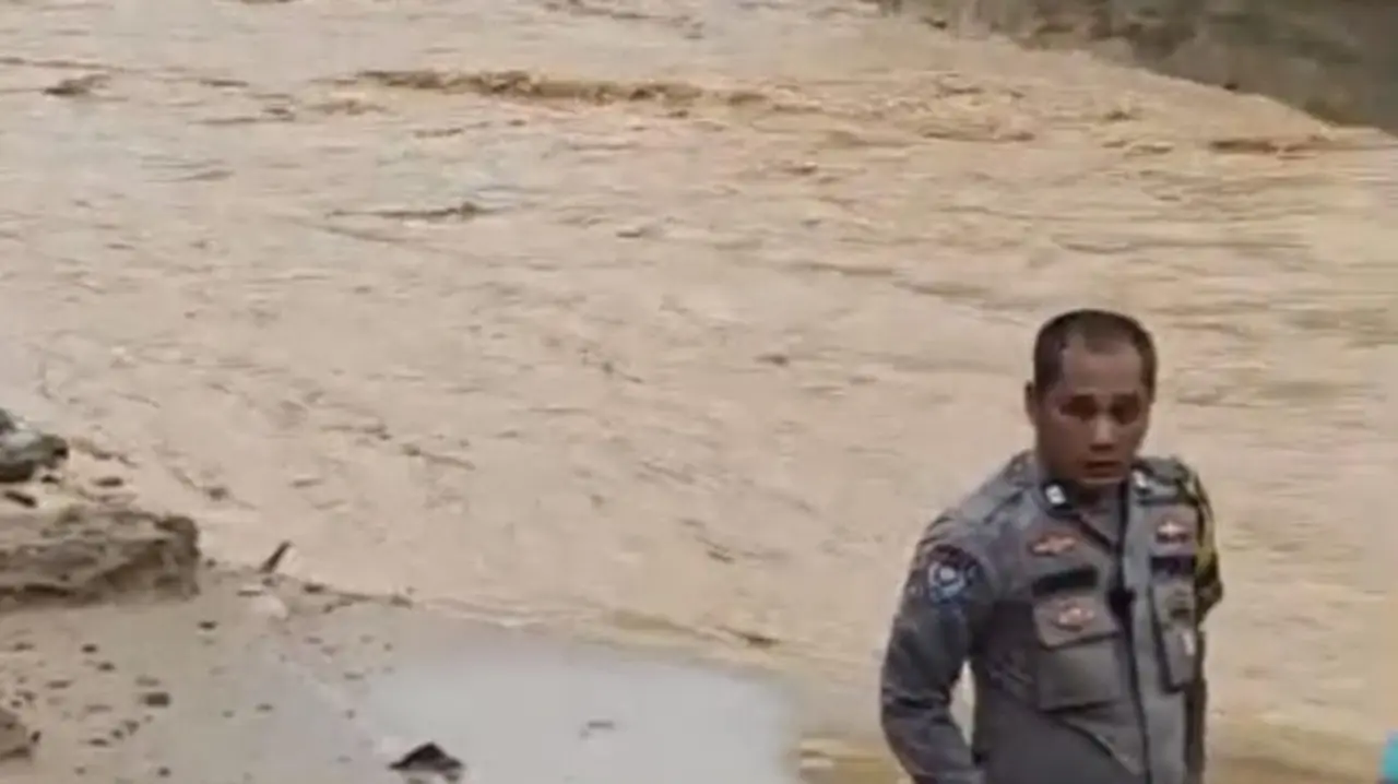 Sungai Aek Doras Di Sibolga Meluap (dok . Polres Sibolga)