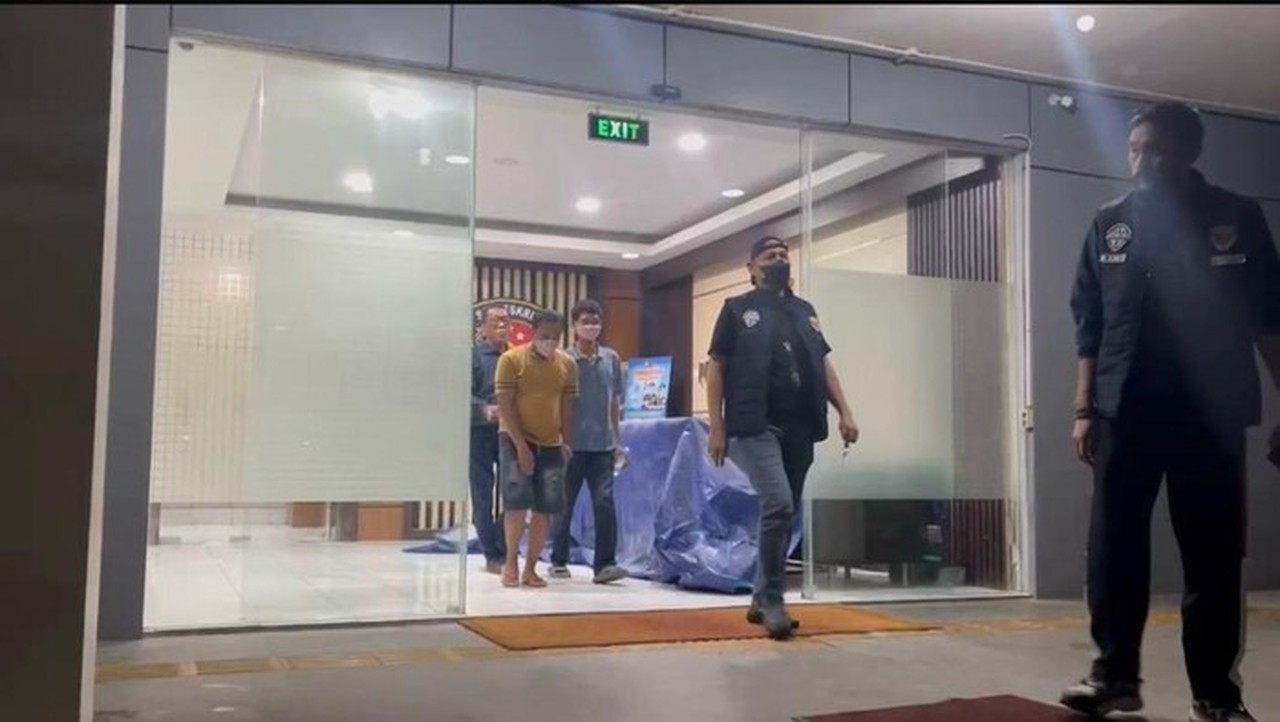 Dua ‘Pak Ogah’ Ditangkap Polisi Jakarta Barat Akibat Pungli yang Meresahkan Pengendara