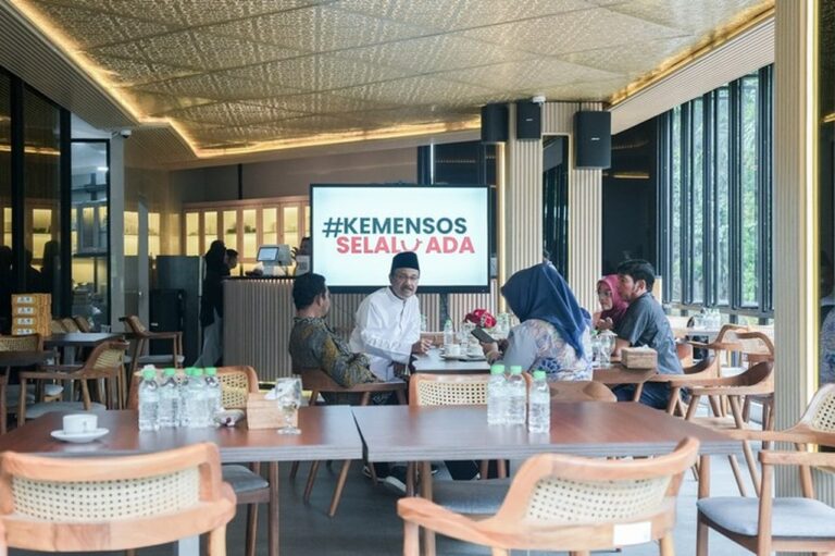 Kemensos Pastikan Santunan Duka dan Peralatan Salat untuk Korban Banjir Aceh Sebelum Ramadan