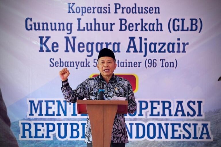 Menkop Ferry Juliantono Lepas Ekspor 96 Ton Kopi Gunung Luhur Berkah ke Aljazair