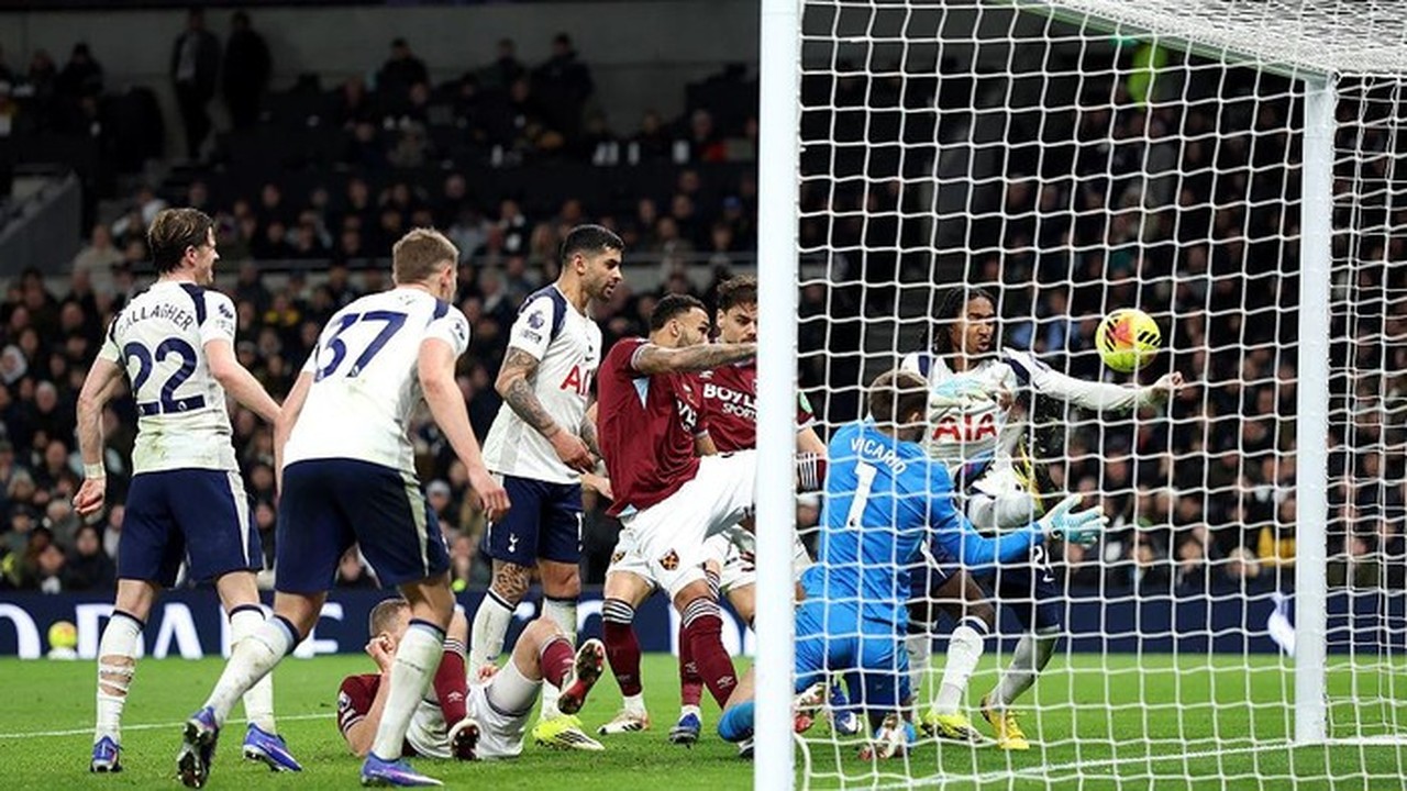 West Ham Bungkam Tottenham 2-1 di Kandang Berkat Gol Telat Callum Wilson