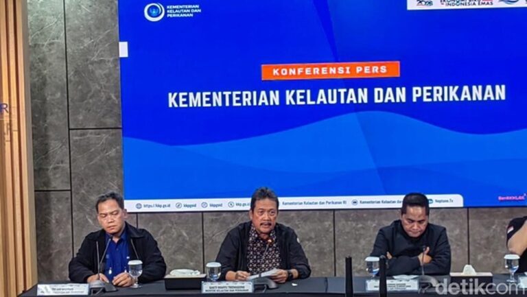 Menteri KKP: Pencarian Korban Pesawat ATR 42-500 Jatuh Diserahkan ke Basarnas dan KNKT