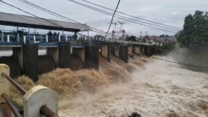 Bendung Katulampa Siaga 3, Warga Jakarta Diimbau Waspada Potensi Banjir Susulan