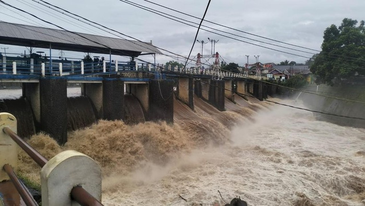 Bendung Katulampa Siaga 3, Warga Jakarta Diimbau Waspada Potensi Banjir Susulan
