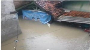 Banjir Bekasi: 11 Titik Terendam, Ketinggian Air Mencapai 2 Meter, Warga Mengungsi