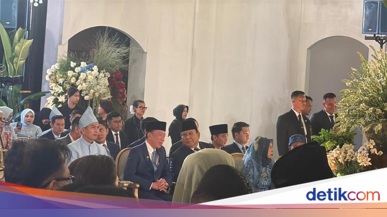 Momen Akrab Prabowo dan Jokowi Berbincang Usai Jadi Saksi Nikah Sekpri Prabowo