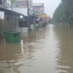 Banjir Kelapa Gading: Jalan Boulevard dan Pegangsaan Dua Terendam Air 5-35 Cm