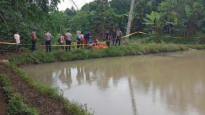Mayat Bayi Perempuan Ditemukan Mengambang di Empang Bogor, Diduga Berusia 4-7 Bulan