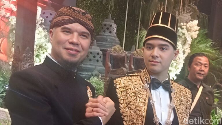 Ahmad Dhani Ungkap Persiapan Pernikahan El Rumi dan Syifa Hadju, Fitting Hingga Pre-Wedding di Solo