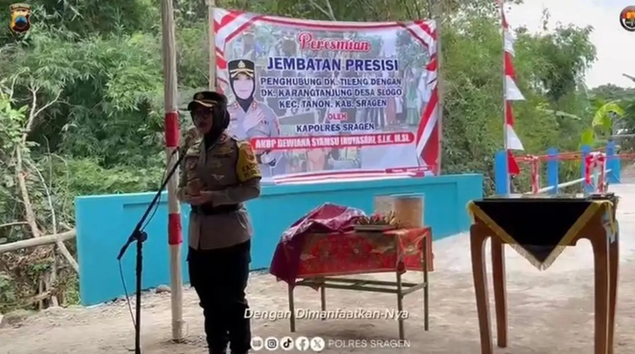 Foto: Kapolres Sragen, Akbp Dewiana Syamsu Indyasari Meresmikan Jembatan Merah Putih Presisi Di Desa Slogo (dok. Screenshot Video)