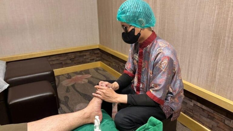 Pelatihan Vokasi ATENSI: Kisah Andry, Penyandang Tuna Netra Sukses Jadi Terapis Pijat