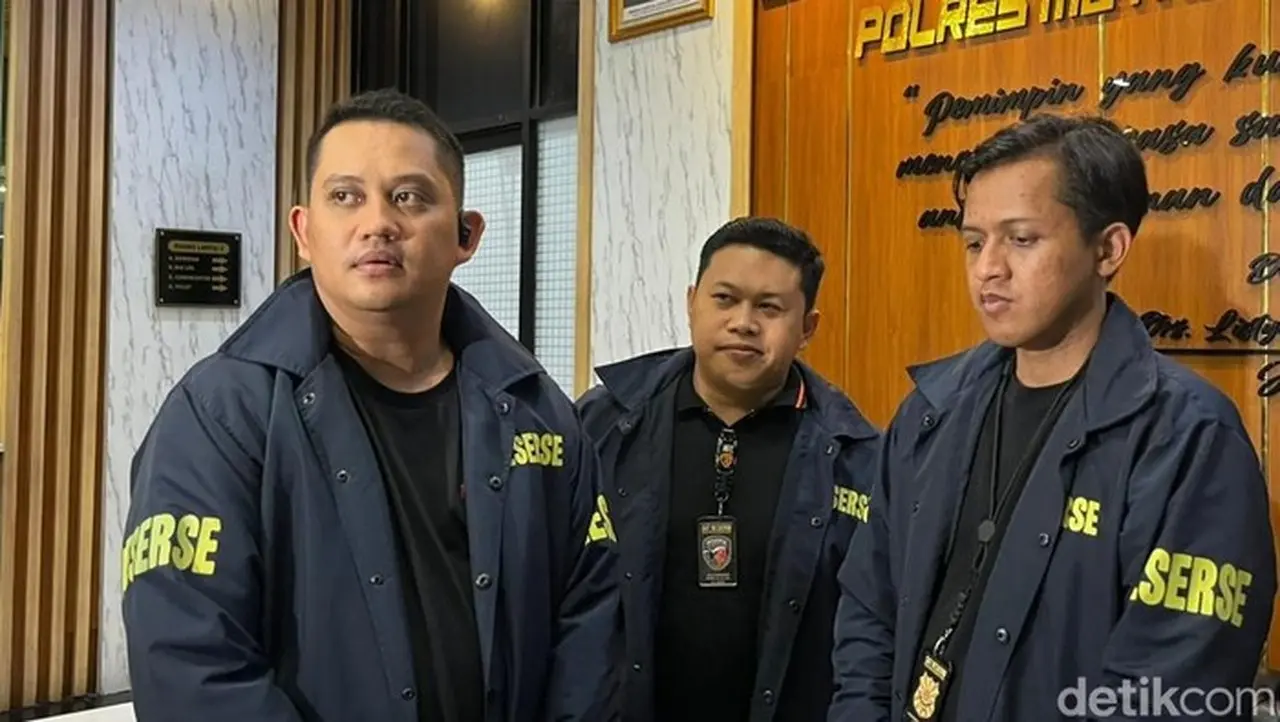 Kasat Reskrim Polres Metro Jakarta Utara Akbp Onkoseno Grandiarso (kiri) (devi Puspitasari/detikcom)